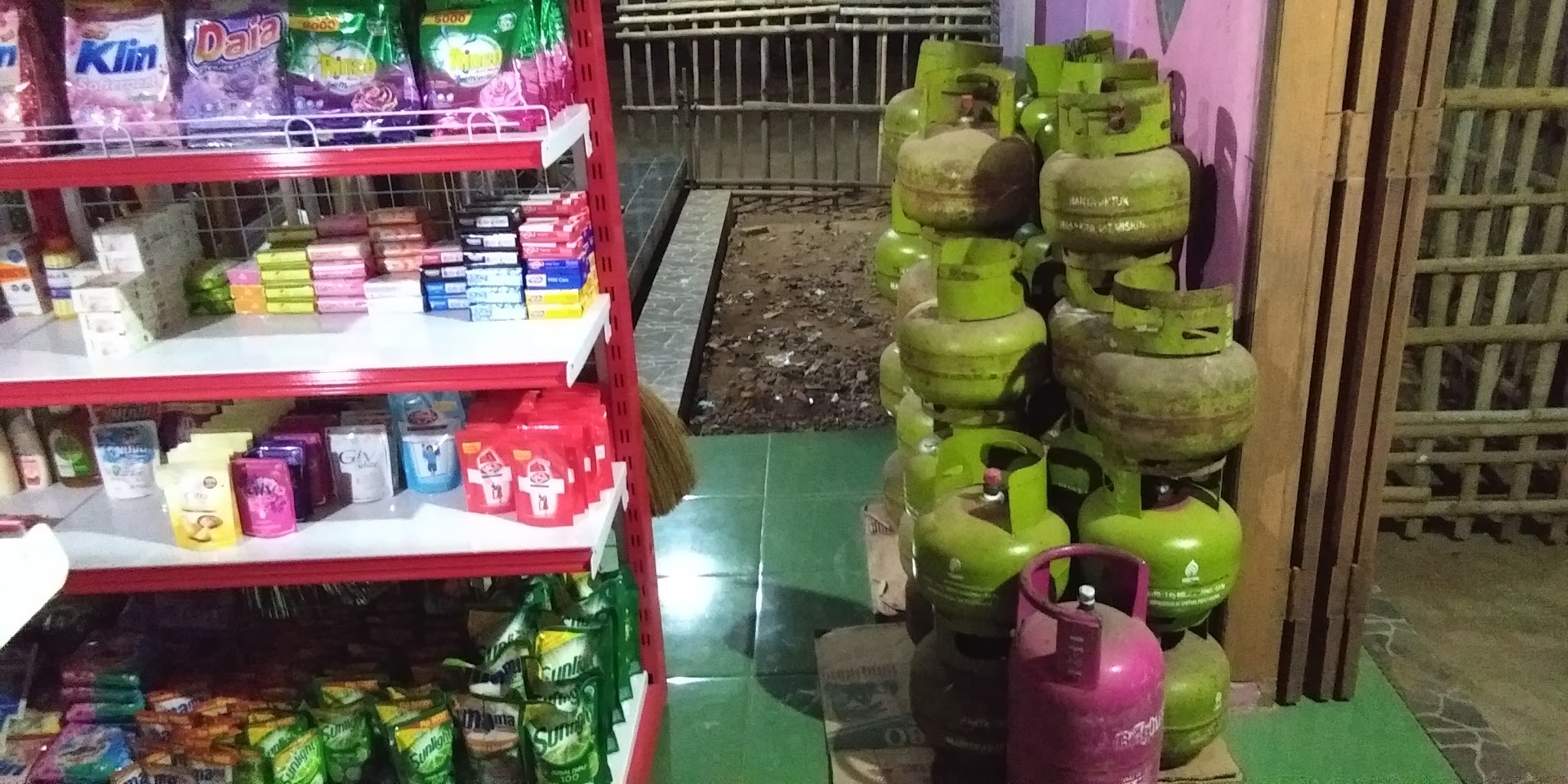 Tabung Gas Elpiji dan sabun mandi deterjen